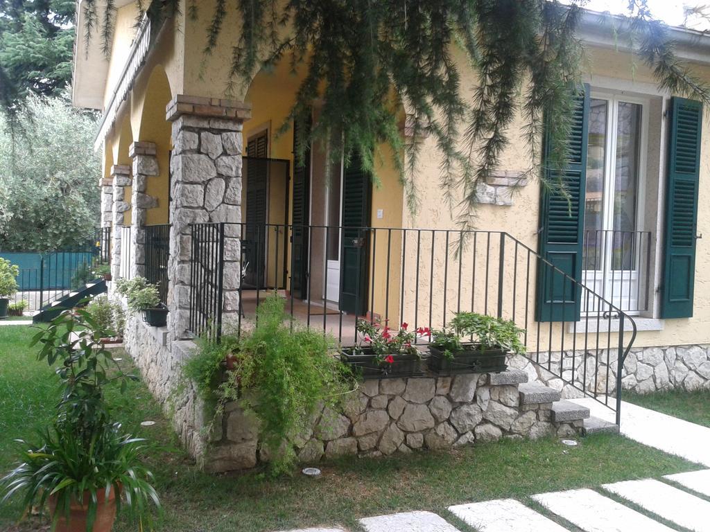 Residenza Le Logge Aparthotel Torri Del Benaco Luaran gambar