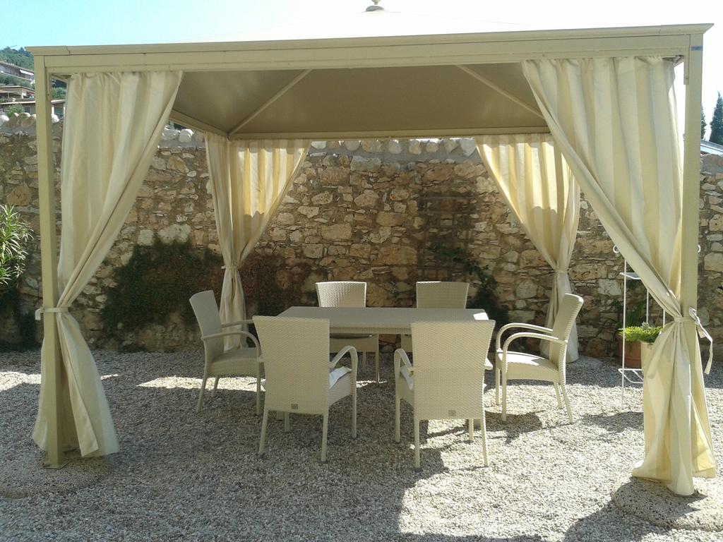 Residenza Le Logge Aparthotel Torri Del Benaco Luaran gambar