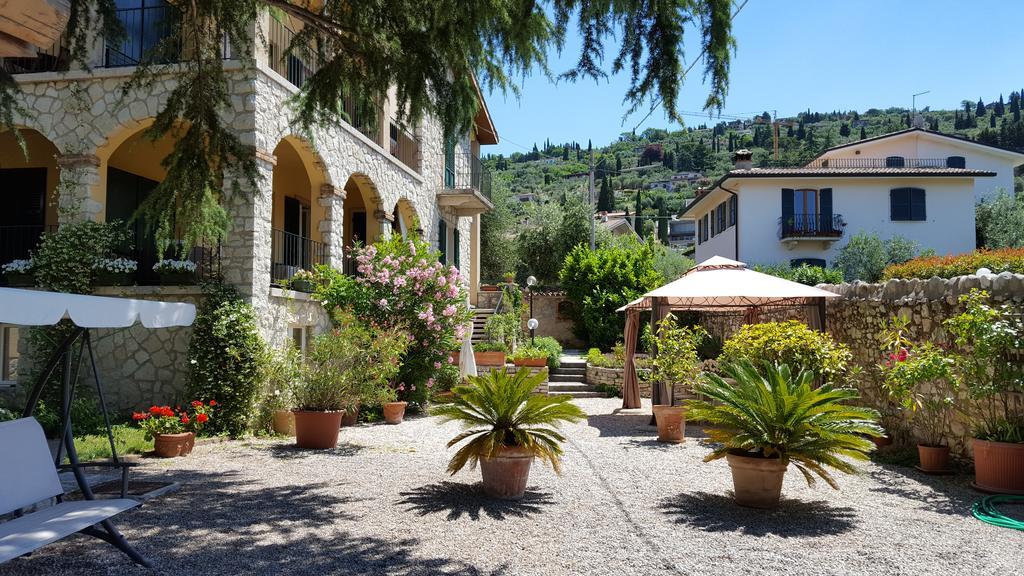Residenza Le Logge Aparthotel Torri Del Benaco Luaran gambar