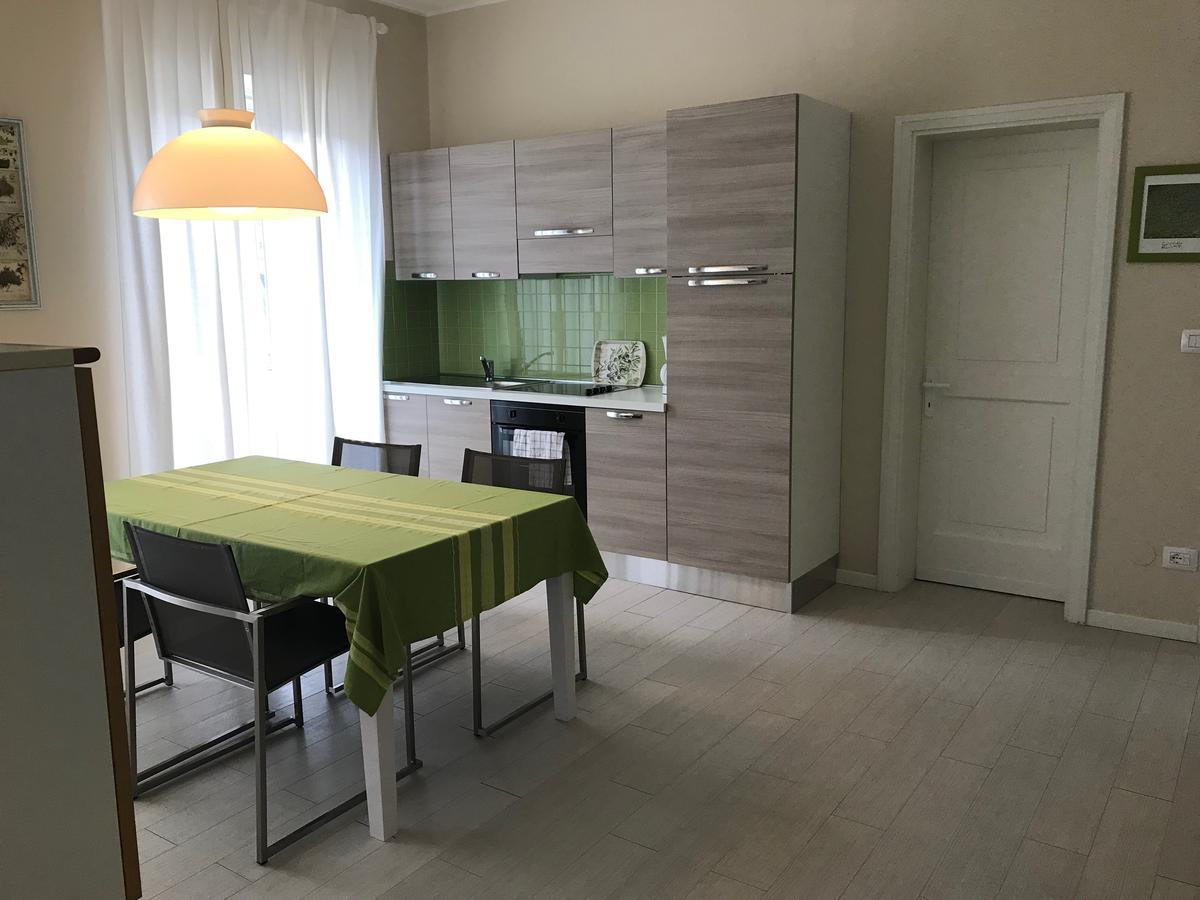 Residenza Le Logge Aparthotel Torri Del Benaco Luaran gambar