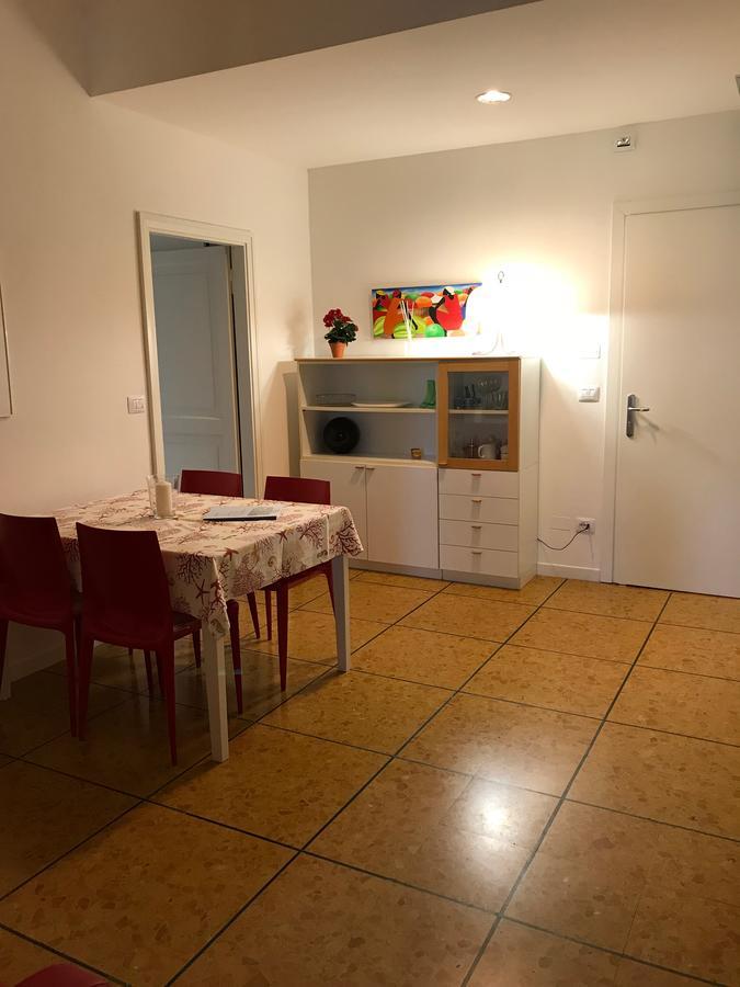 Residenza Le Logge Aparthotel Torri Del Benaco Luaran gambar